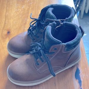 Boys High-top faux leather slip on boots